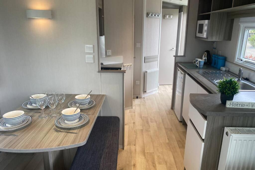 Presthaven Cozy Retreat Apartment เพรสตาติน ภายนอก รูปภาพ