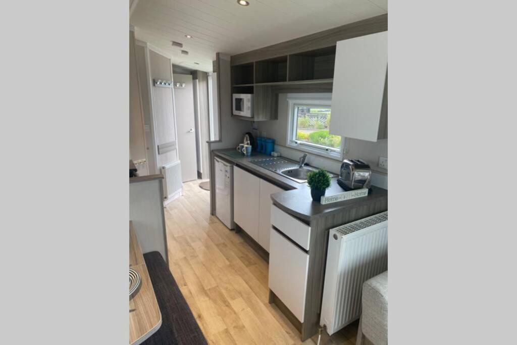 Presthaven Cozy Retreat Apartment เพรสตาติน ภายนอก รูปภาพ